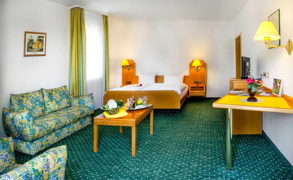 Hotel Hirsch Фройденштадт Экстерьер фото