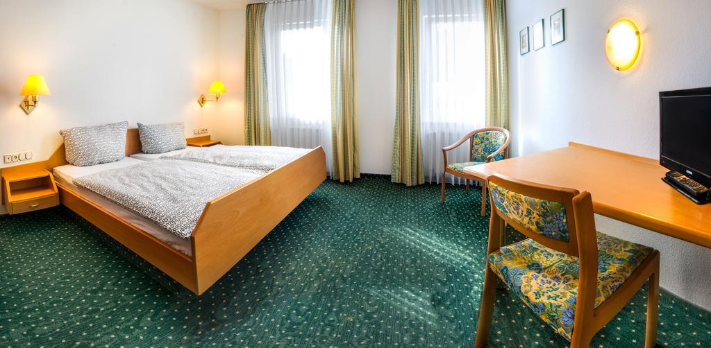 Hotel Hirsch Фройденштадт Номер фото