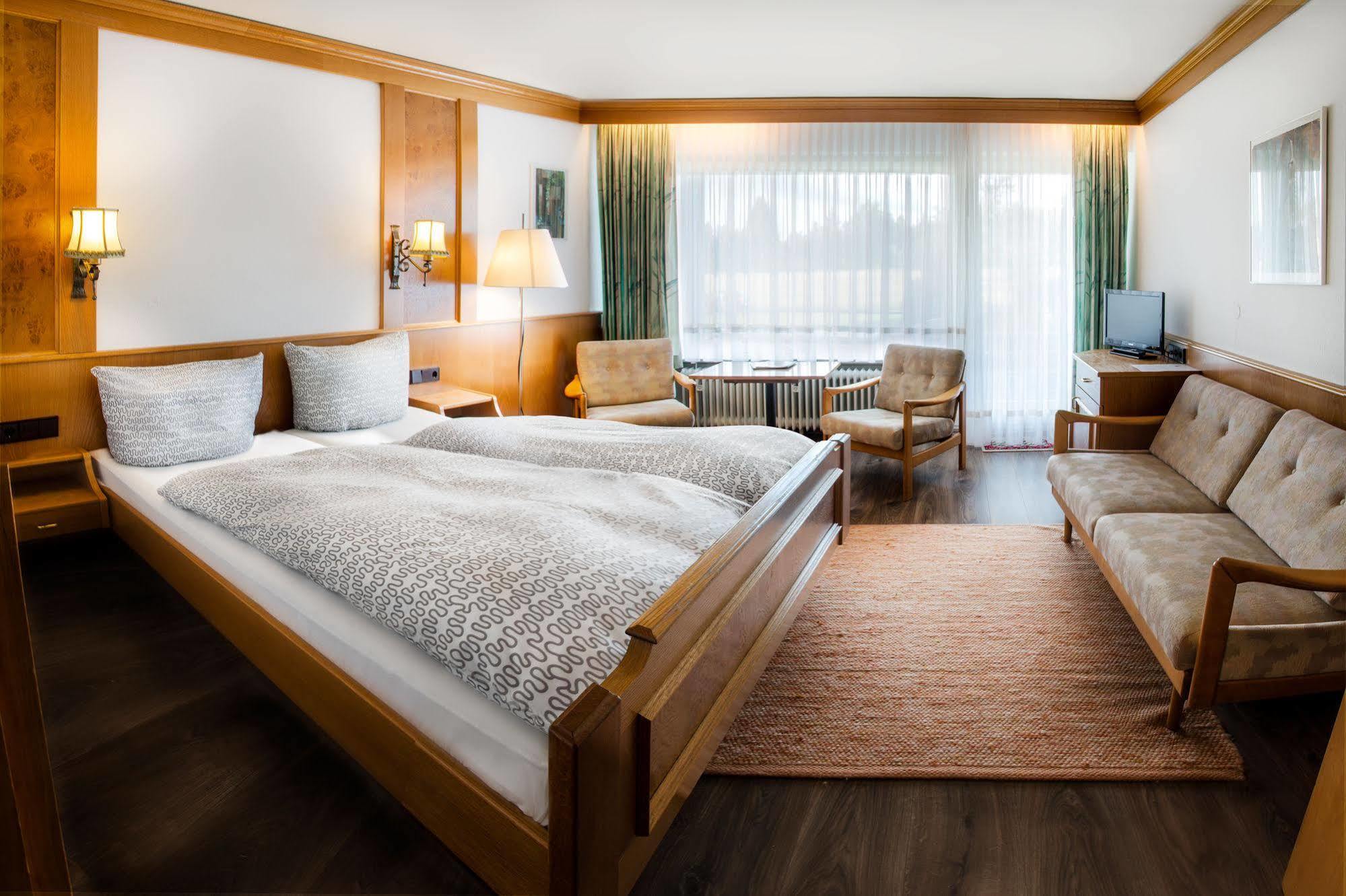 Hotel Hirsch Фройденштадт Экстерьер фото