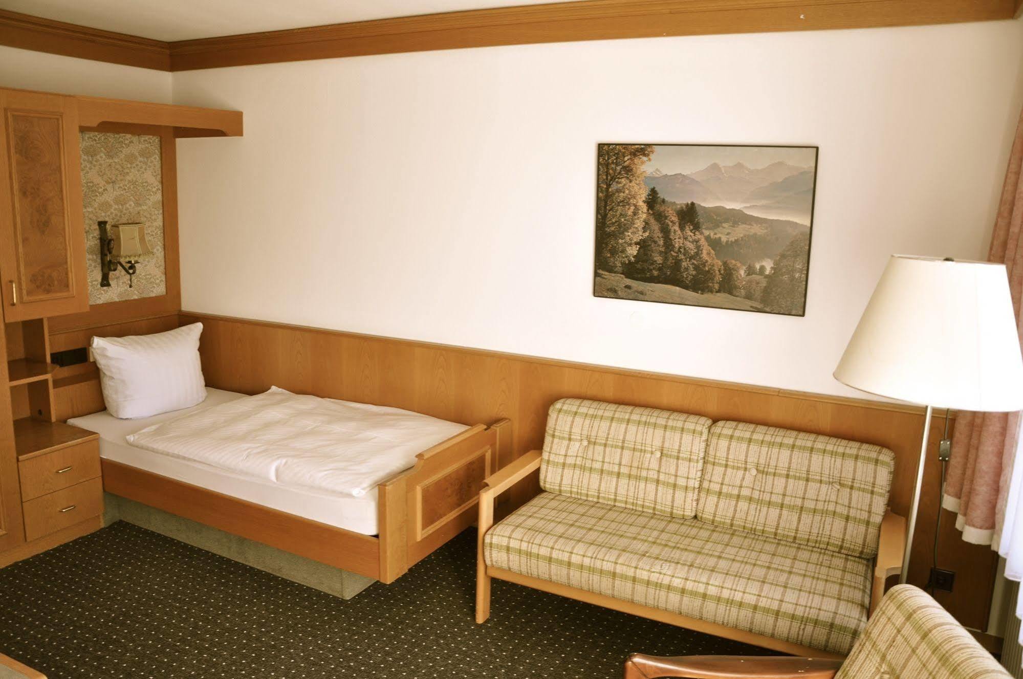 Hotel Hirsch Фройденштадт Экстерьер фото