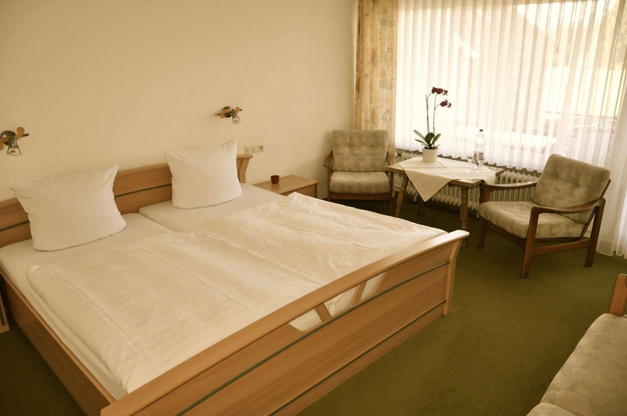 Hotel Hirsch Фройденштадт Экстерьер фото