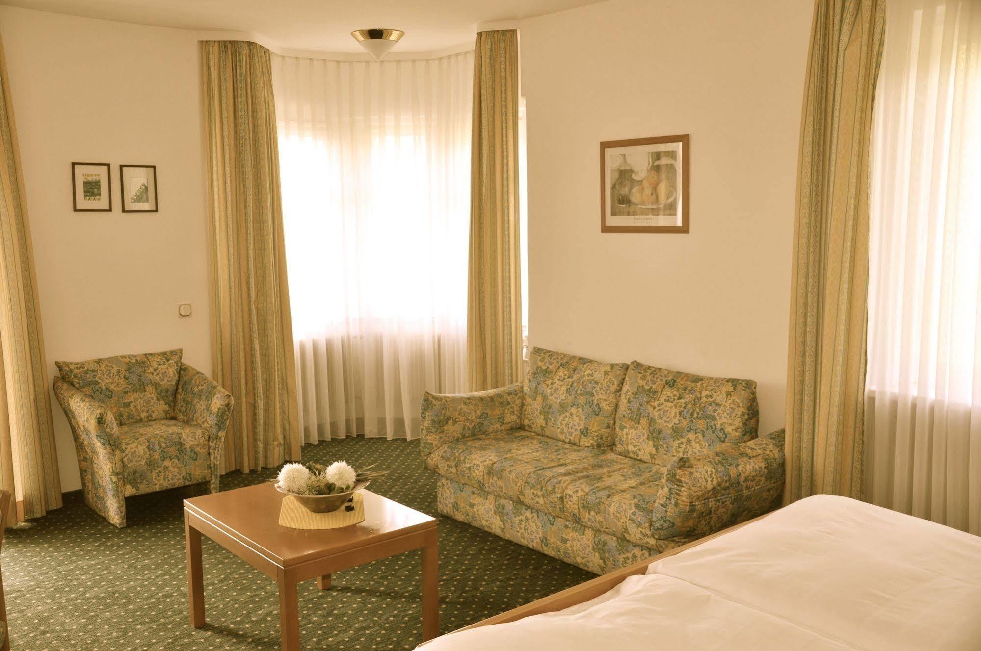 Hotel Hirsch Фройденштадт Экстерьер фото